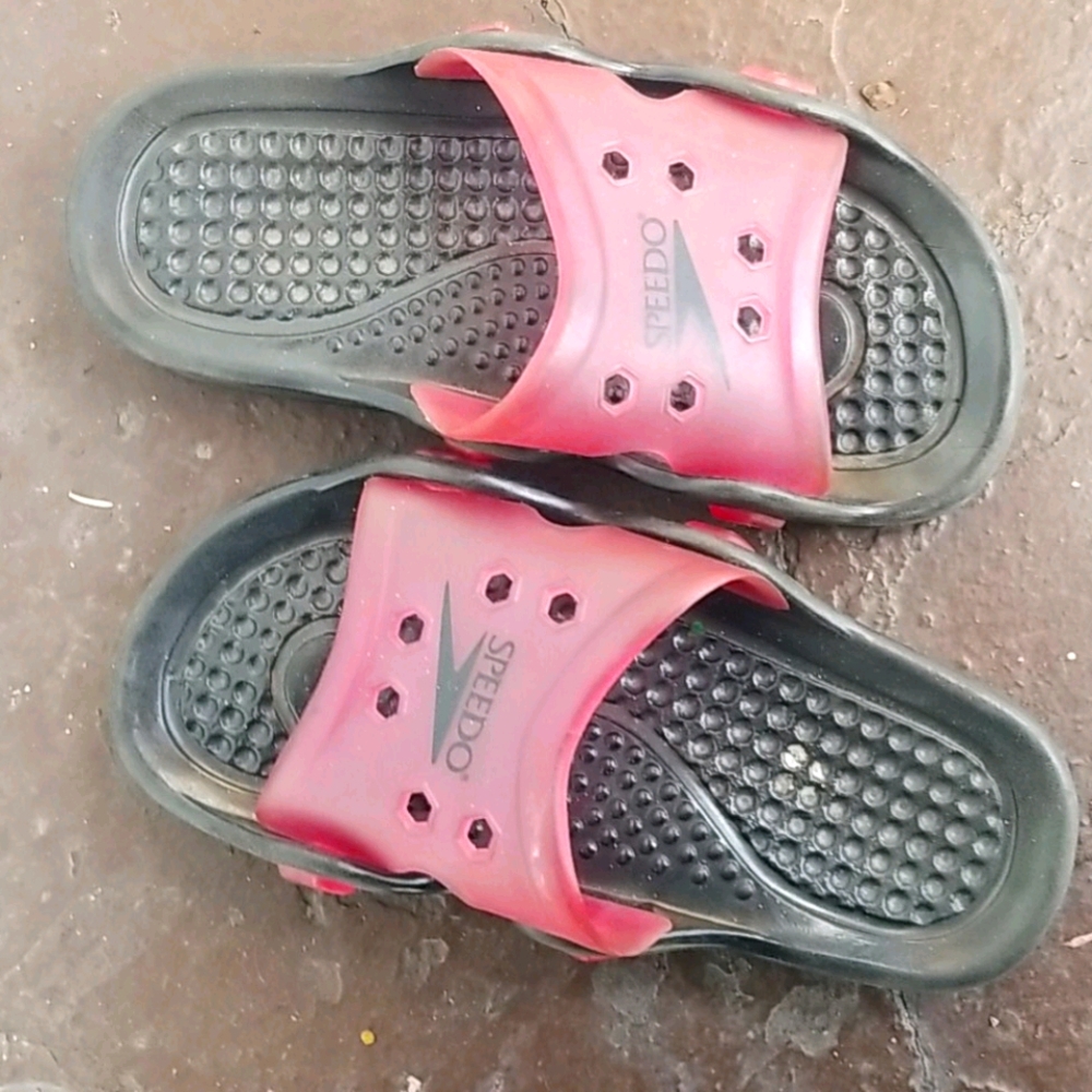 Speedo Burgundy Rubber Slides